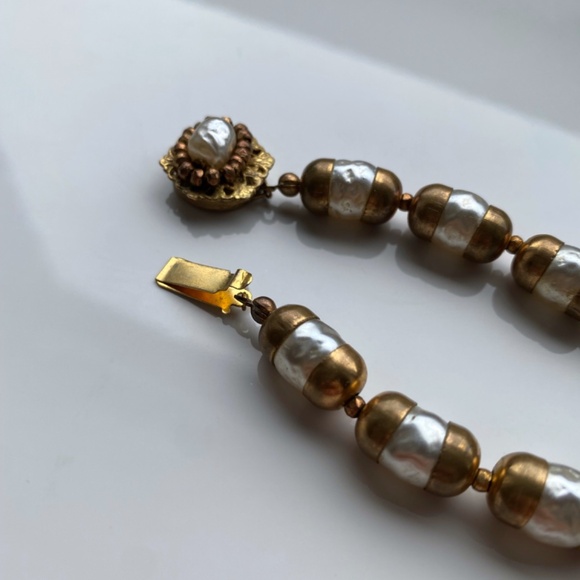Vintage Miriam Haskell Japanese Glass Baroque Pearl Horn Necklace Earring Set - Picture 7 of 8